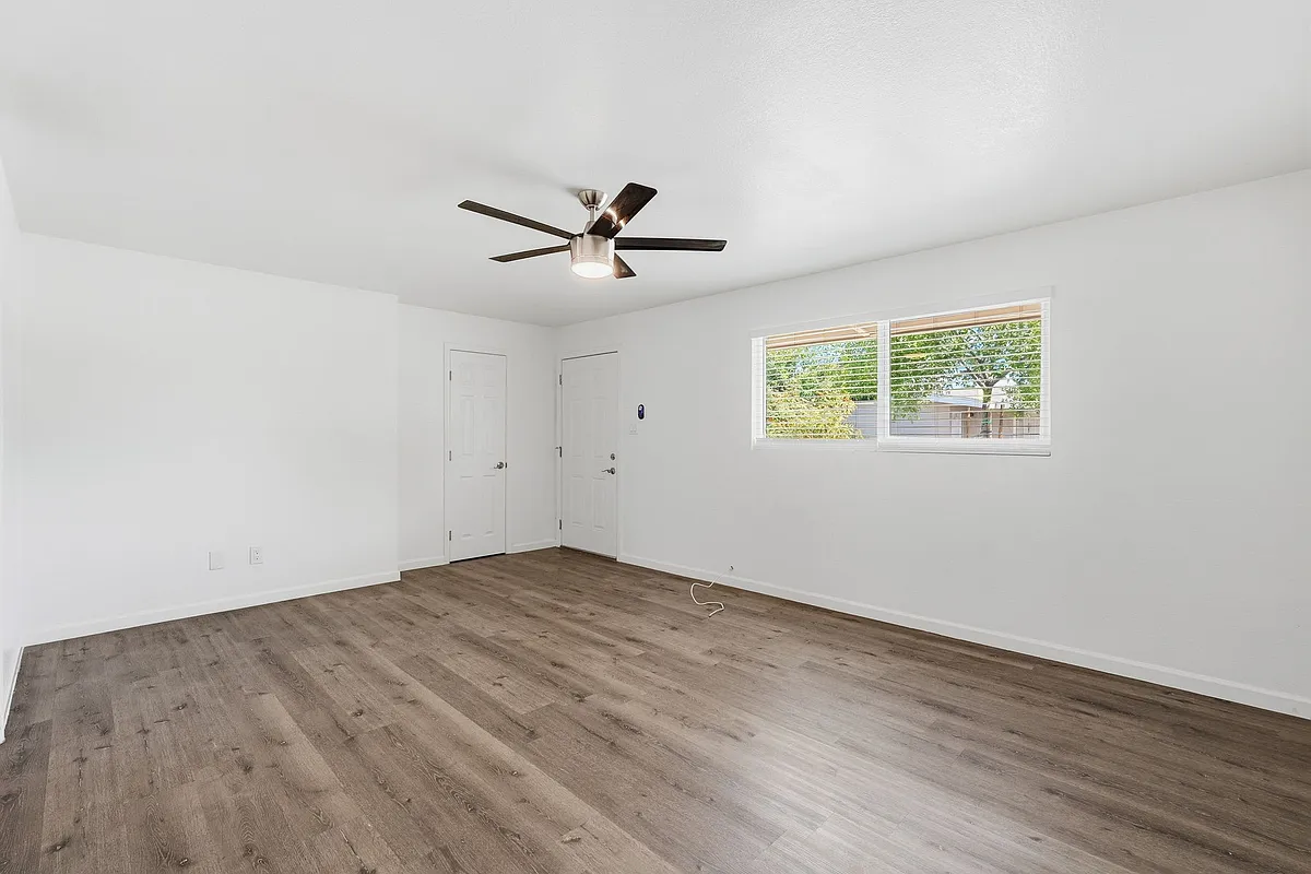 Building Photo - 1329 N 48th St #5