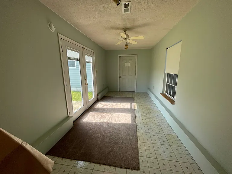 21707 Harrison St — Photo 30