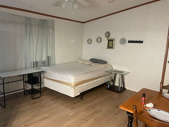 3rd image of 2002 Millhouse Dr Unit B