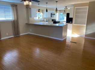 204 E 5th St, Williamstown, WV 26187