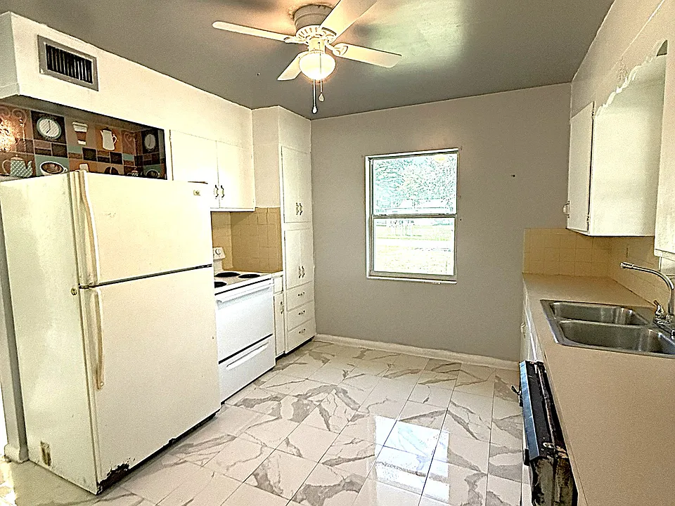 107 Hill Cir
