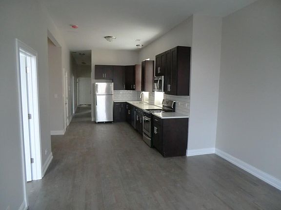 4th image of 2609 W Division St #4BBBB
