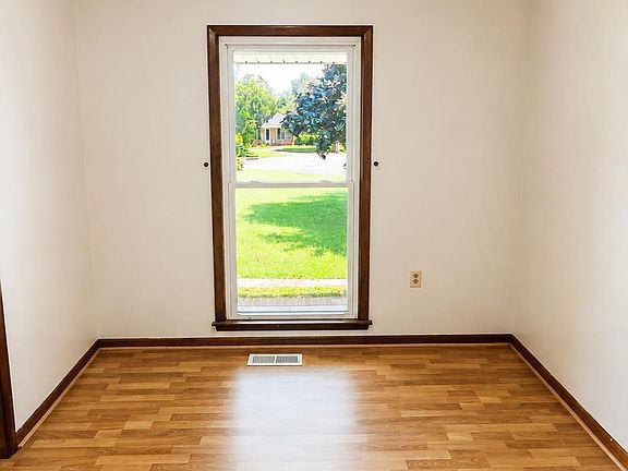 3rd image of 105 Auburn Dr