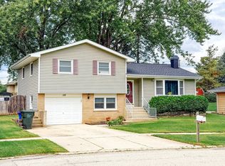 126 Bunkerhill Ave, South Elgin, IL 60177