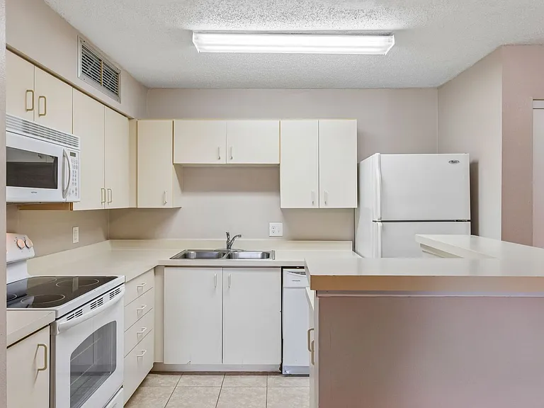 380 Lakepointe Dr #201 — Photo 15