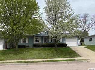 1745 Sarah St, Dubuque, IA 52001