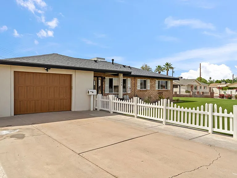 2234 N 74th Way — Photo 3