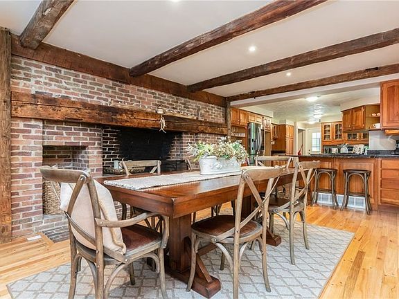 4th image of 14829 Hillbrook Ln E