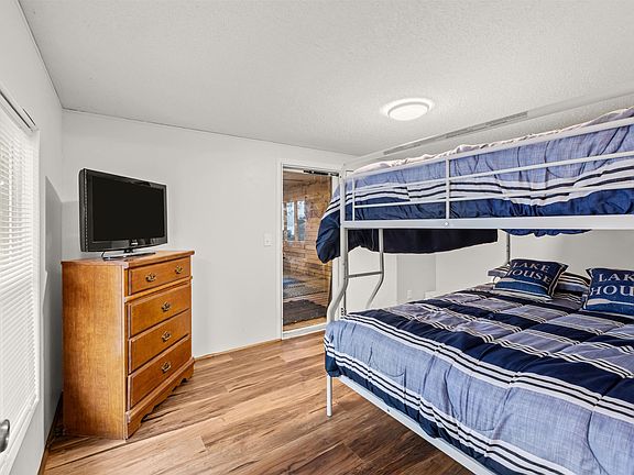 17th image of 135 Canary Cir