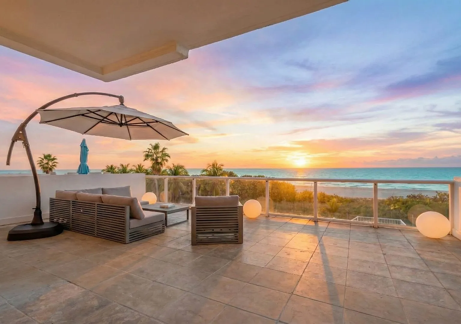 Direct Oceanfront 2BR Huge Balcony, Free Parking — Photo 1
