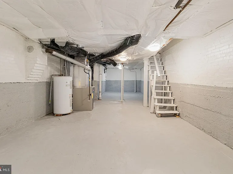 1353 Howard St — Photo 21