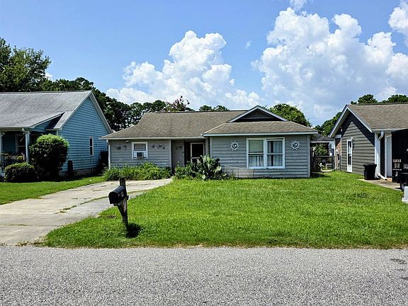 2nd image of 19 Indian Oak Ln.