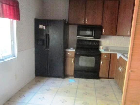 4th image of 927 Bellows Ave