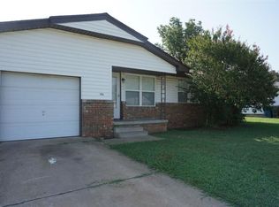 1704 Serenade Dr, Midwest City, OK 73130