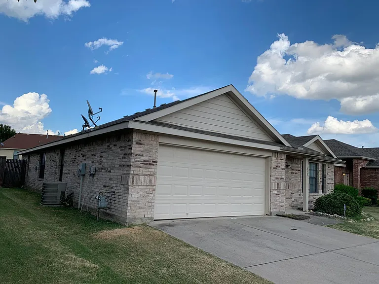 848 Kentucky Derby Ln — Photo 18