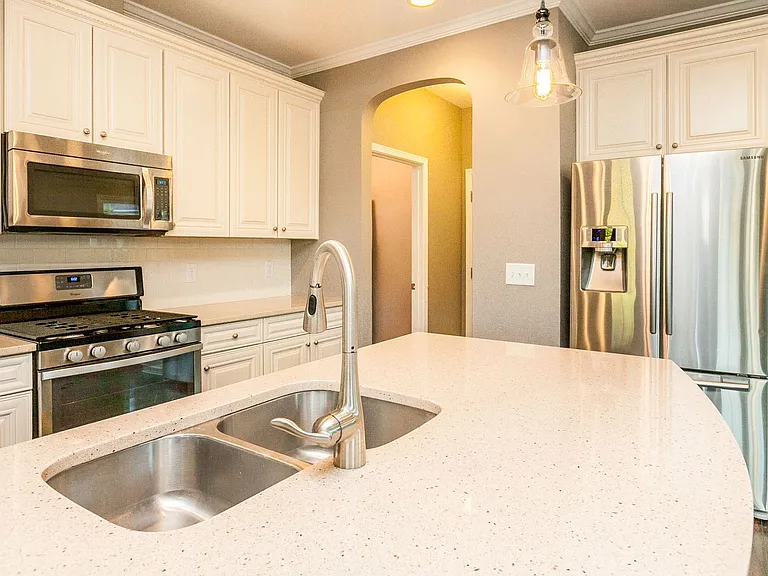 5818 Glenmore Garden Dr — Photo 13