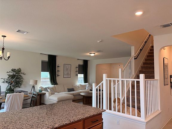 3rd image of 1007 Brambles Dr