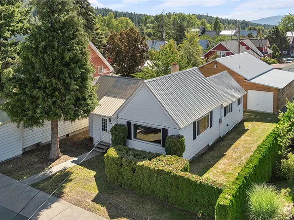 102 W Dakota Avenue, Roslyn, WA 98941