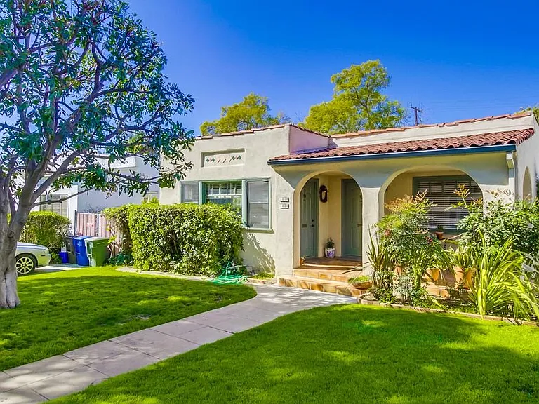 1021 N Havenhurst Dr — Photo 1