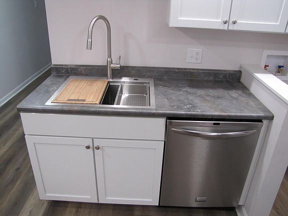 4th image of 466 Southgate Dr