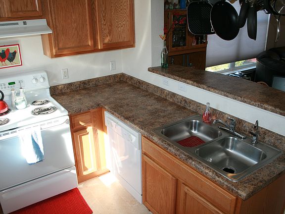4th image of 84 N Spruce St #601