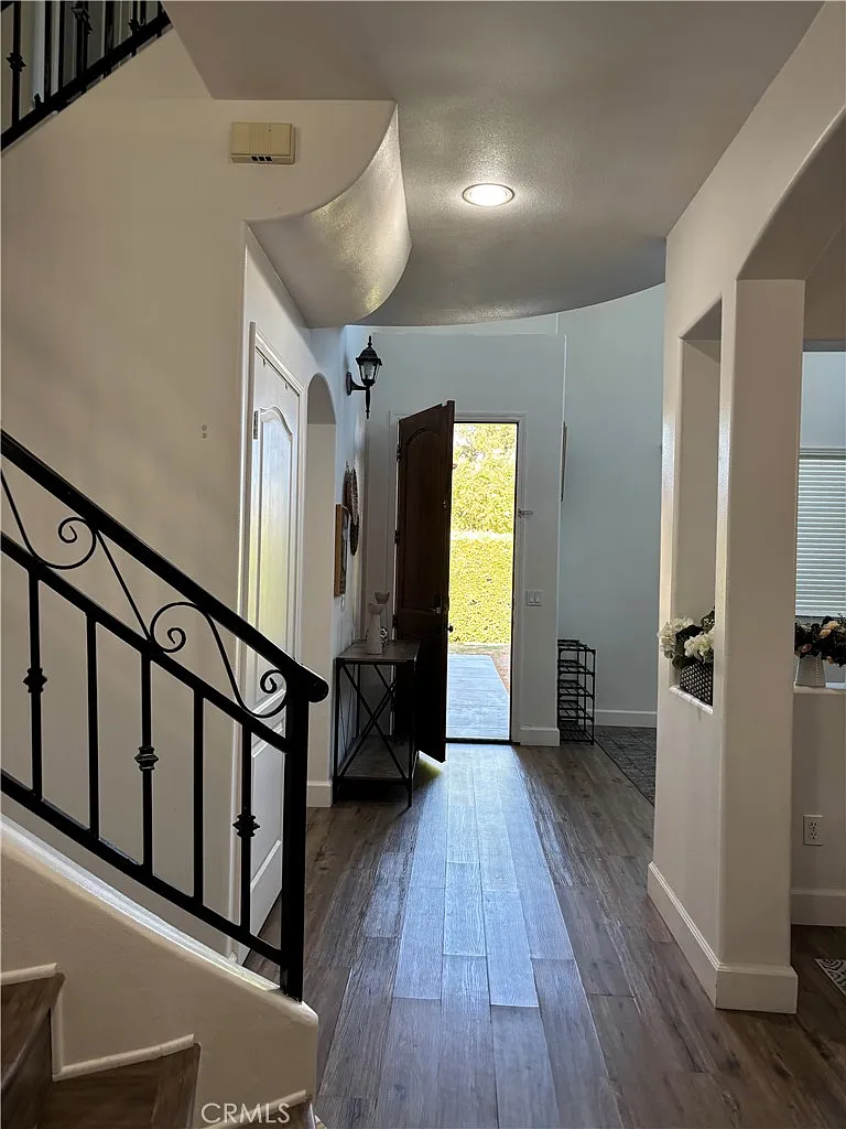 4 bed, 2584 sqft, $5,000 — Photo 2