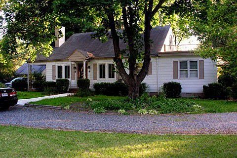 408  W Main Front driveway
