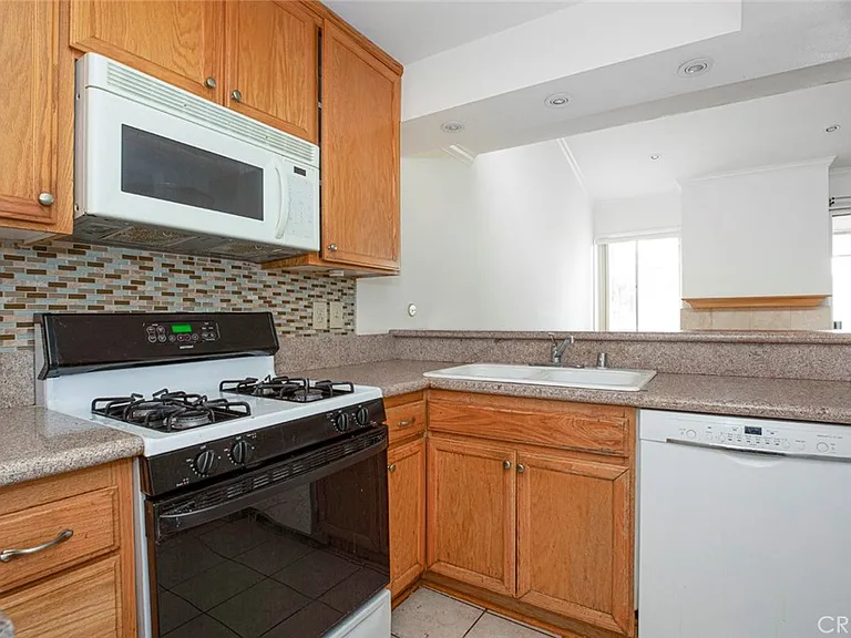 5325 Newcastle Ave #322 — Photo 9