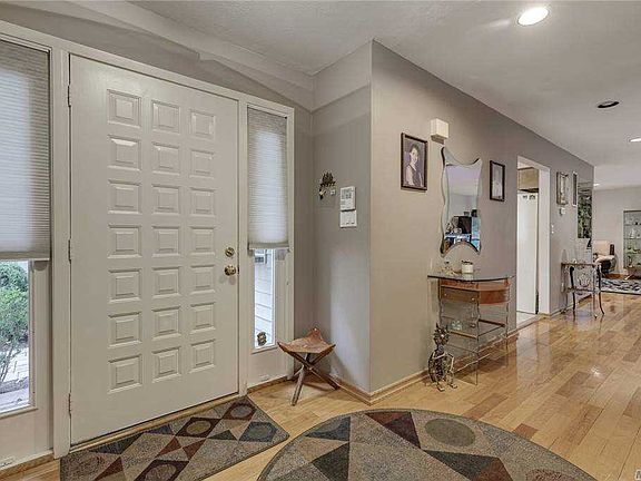2nd image of 31 Pheasant Ln