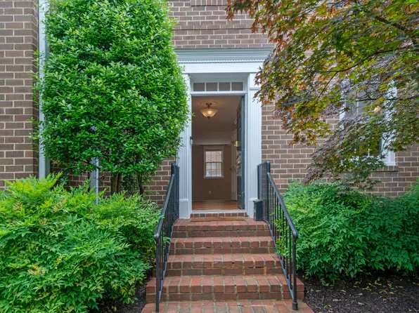 1023 N Pitt St, Alexandria, VA 22314
