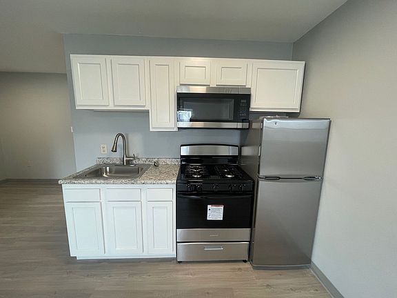 4th image of 900 North St #16