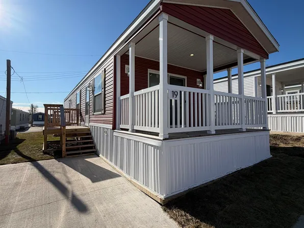 5425 Valley Dr, Bettendorf, IA