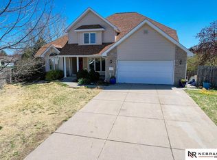 2800 Crown Pointe Cir, Lincoln, NE 68506