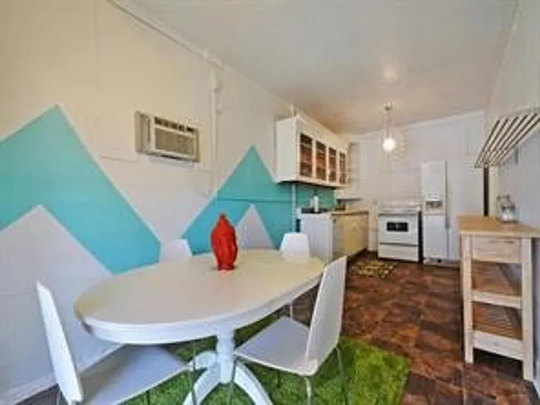 2101 W 10th St — Photo 27