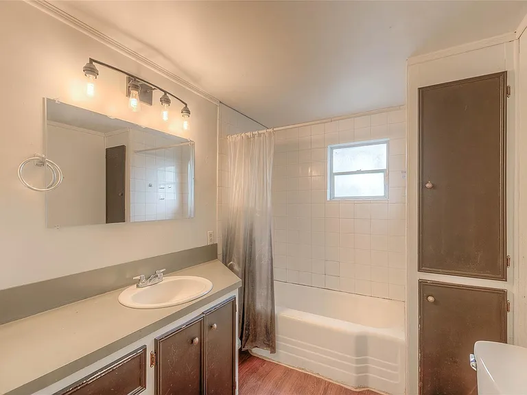 605 Arvon St — Photo 14