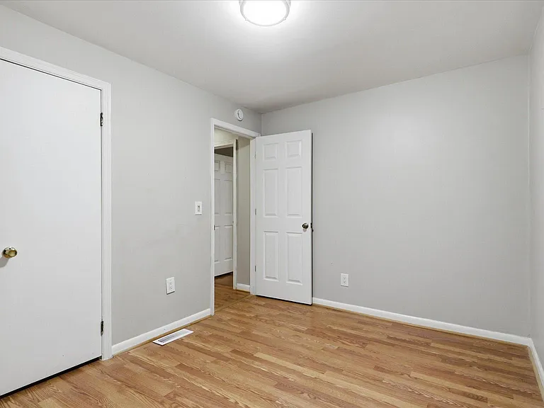 6330 Airlie Rd — Photo 16