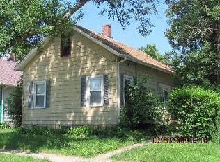 557 Raymond St, Elgin, IL 60120