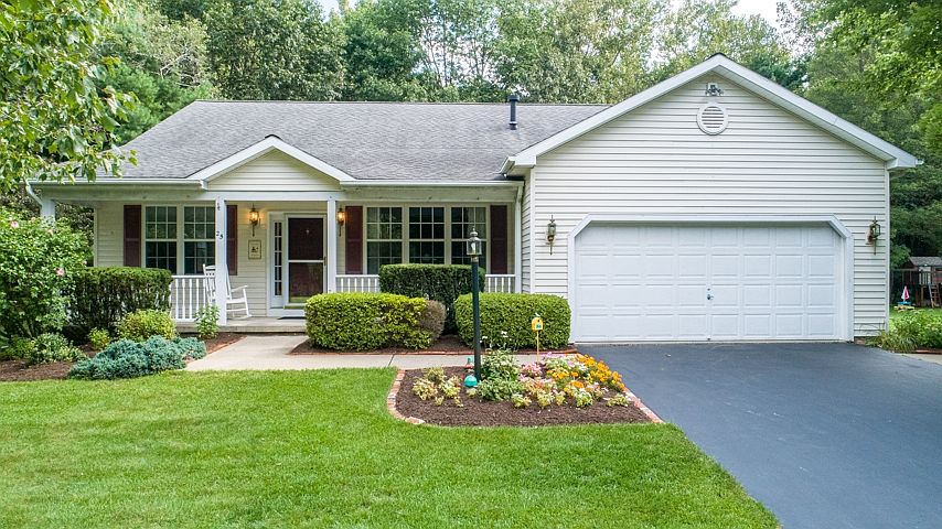 1st image of 25 Kara Ln