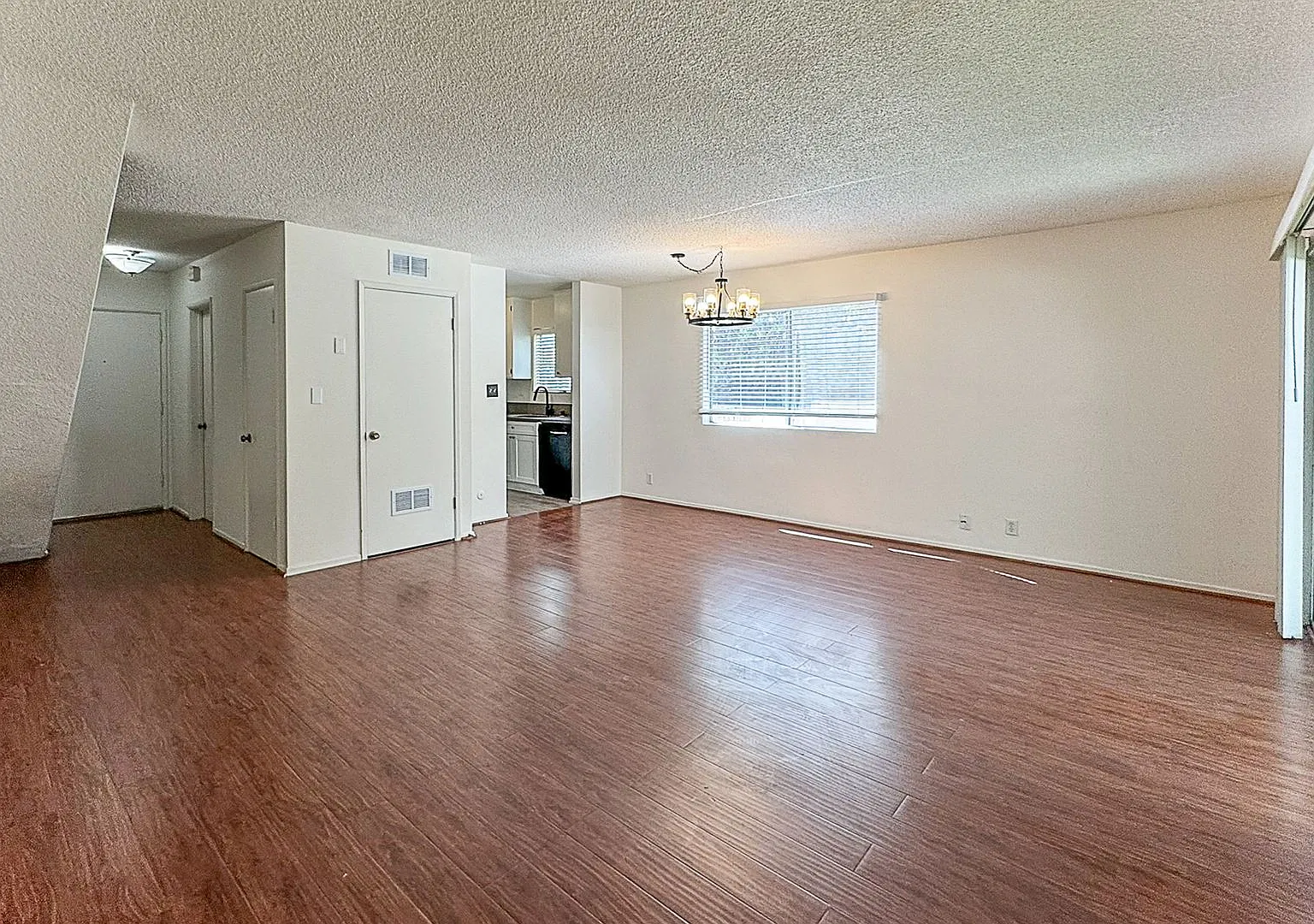 10381 Almayo Ave — Photo 2
