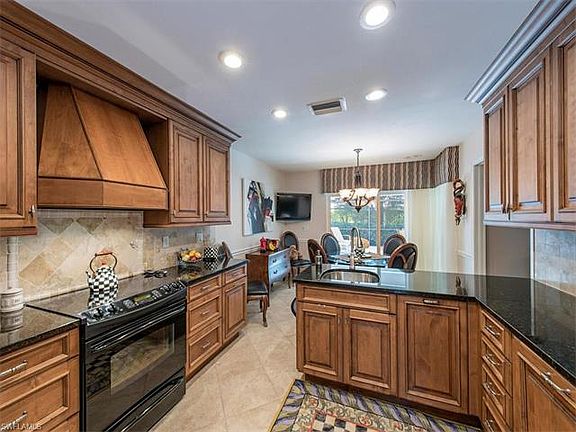 5th image of 708 Pine Creek Ln
