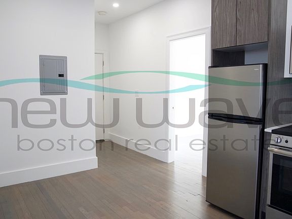 3rd image of 11 Queensberry St APT 16