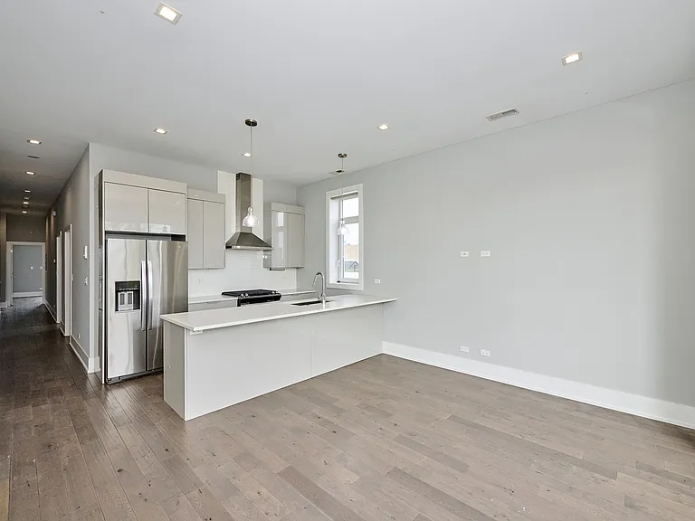 1338 W Cullerton St — Photo 2