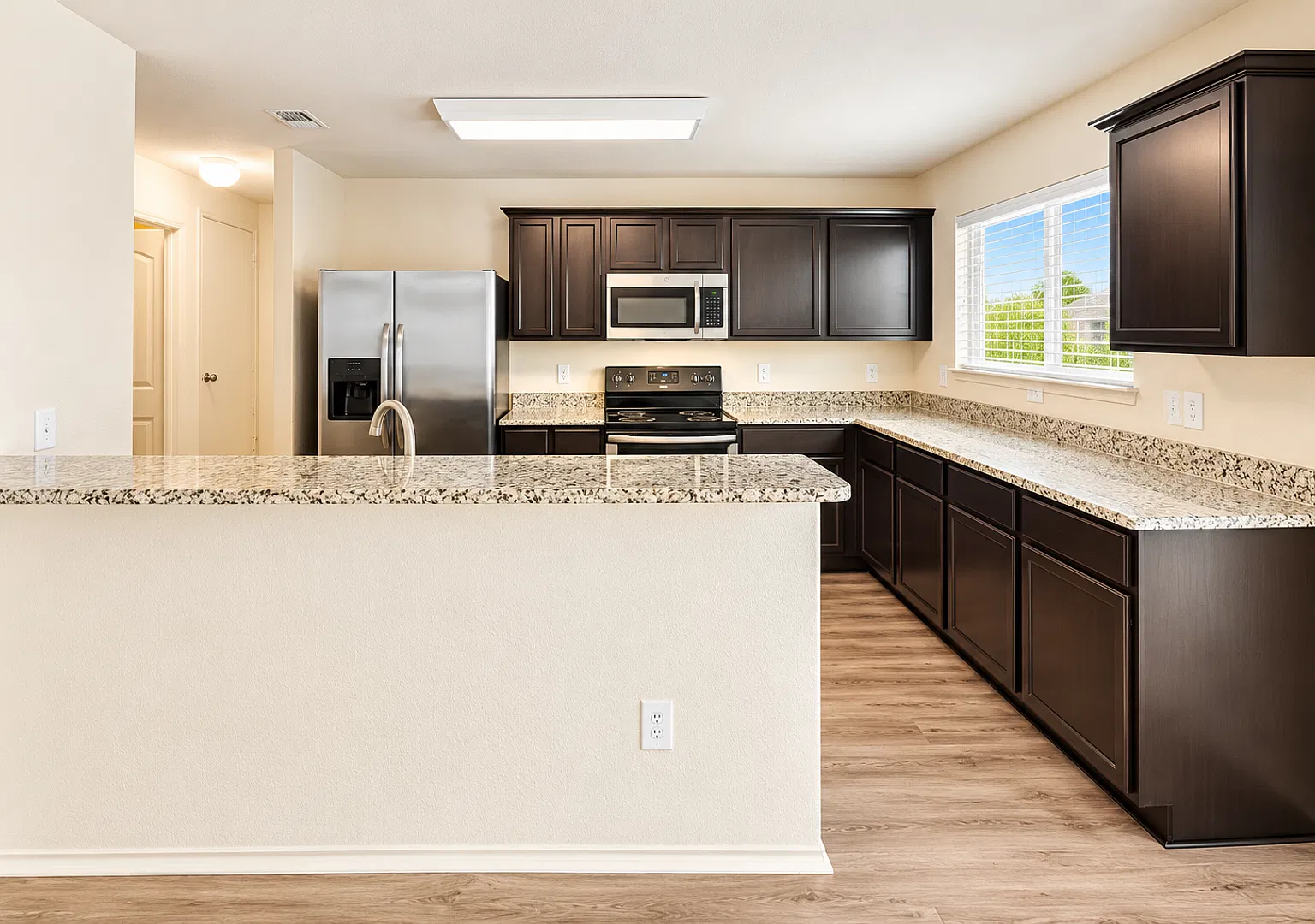 Move-In Special! Save Up To $1,000! Beautiful 4-Bedroom Home In Lake Vista Ranch! — Photo 2