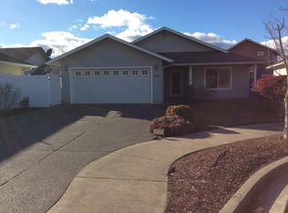 1342 SW Redfin Ln, Grants Pass, OR 97527