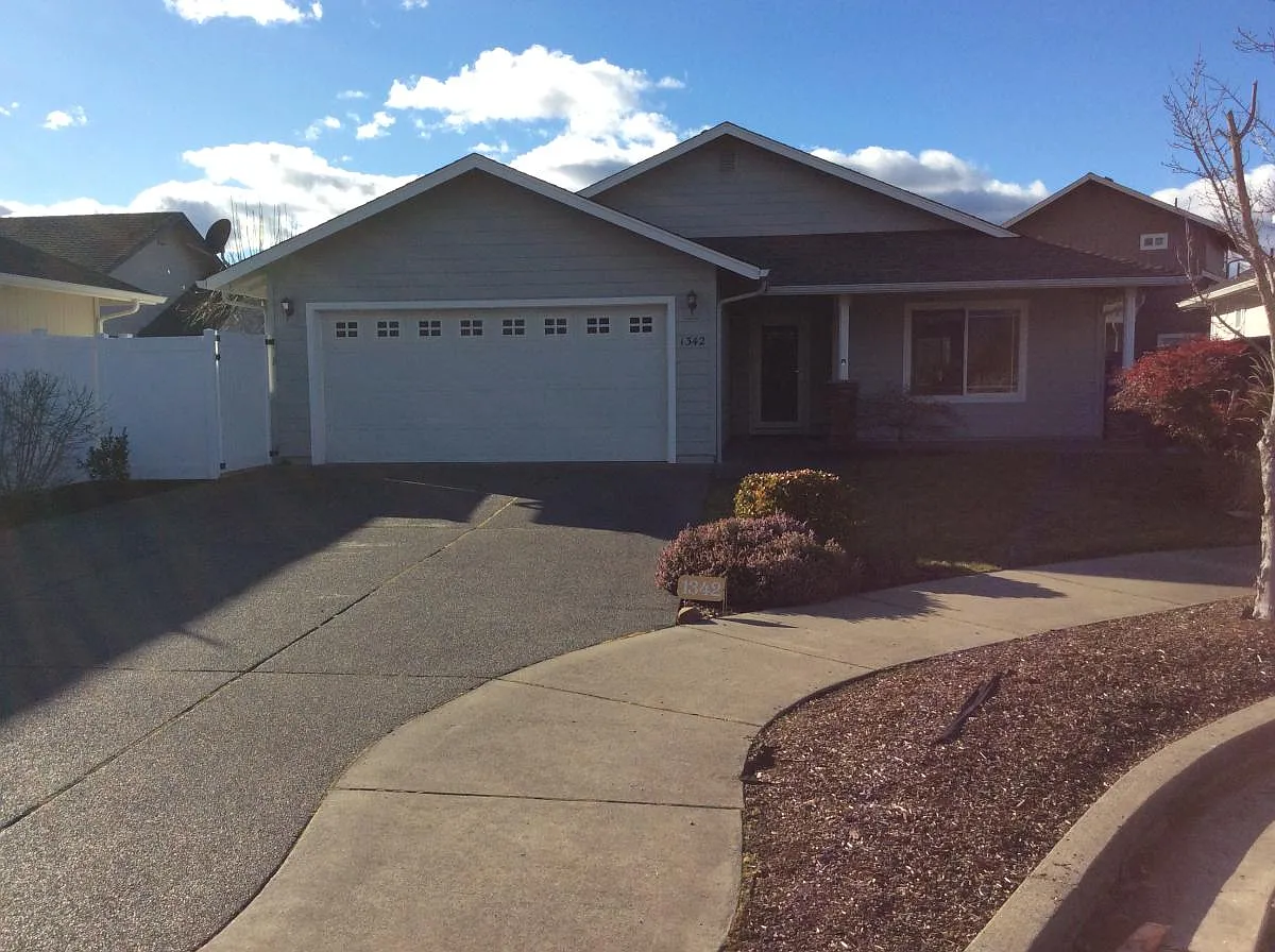 1342 SW Redfin Ln photo 1