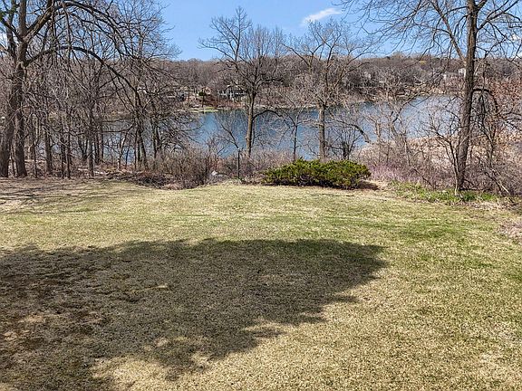 2nd image of 435 Queensland Ln N