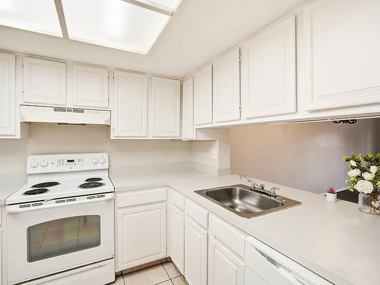 4991 Puritan Cir #522 — Photo 5