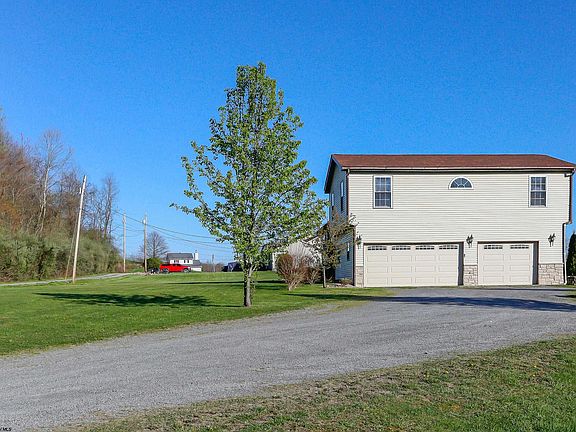 3rd image of 165 Bonfili Ln