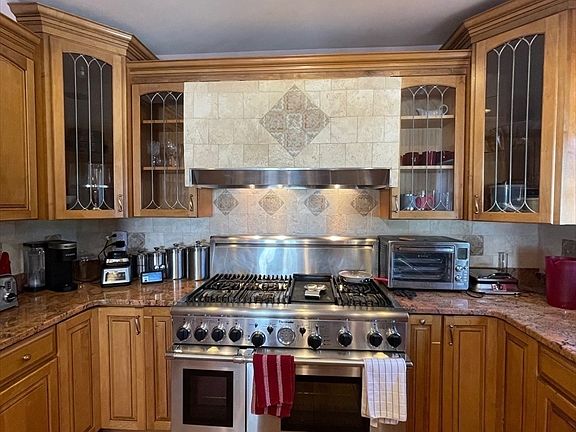 2nd image of 55 Metropolitan Ave