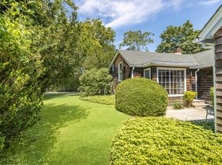 471 Scuttle Hole Rd, Water Mill, NY 11976